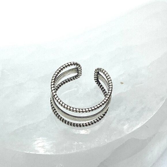 925 Sterling Silver Hollow Geometric Vintage Stackable Ring - Picture 2 of 3